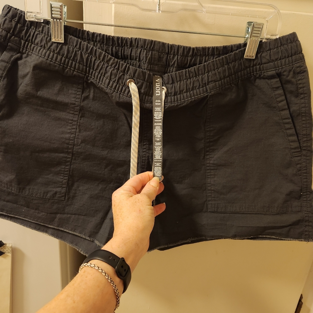 Vuori womens shorts NWOT